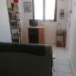 Le Petit -appartement Proche De La Vieille , Du Centre Et Du Tram- Petit Dejeuner Offert * לה מאנש