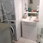 Le Petit -appartement Proche De La Vieille , Du Centre Et Du Tram- Petit Dejeuner Offert דירה *