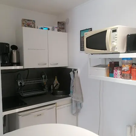Le Petit -appartement Proche De La Vieille , Du Centre Et Du Tram- Petit Dejeuner Offert Lejlighed