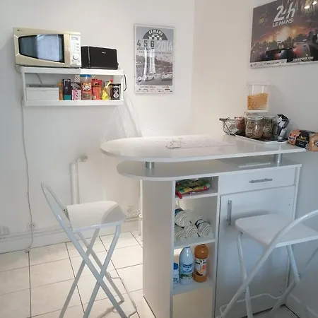 Le Petit -appartement Proche De La Vieille , Du Centre Et Du Tram- Petit Dejeuner Offert Apartment Le Mans