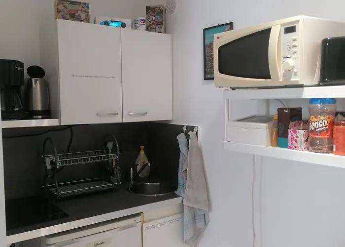 Le Petit -appartement Proche De La Vieille , Du Centre Et Du Tram- Petit Dejeuner Offert Lejlighed