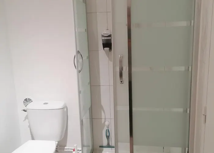 Lejlighed Le Petit -appartement Proche De La Vieille , Du Centre Et Du Tram- Petit Dejeuner Offert *