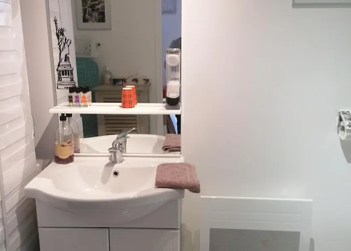 Le Petit -appartement Proche De La Vieille , Du Centre Et Du Tram- Petit Dejeuner Offert Lejlighed Le Mans