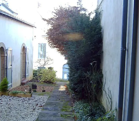 Le Petit -appartement Proche De La Vieille , Du Centre Et Du Tram- Petit Dejeuner Offert
